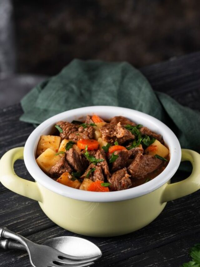 delicious-goulash-ready-dinner_23-2149370847