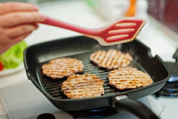 How to Cook a Frozen Burger in a Pan